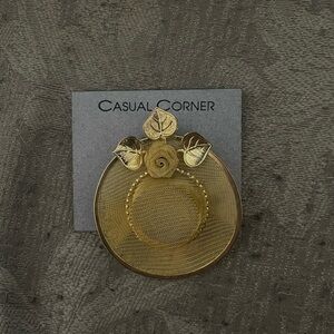 Hat with flowers on brim brooch